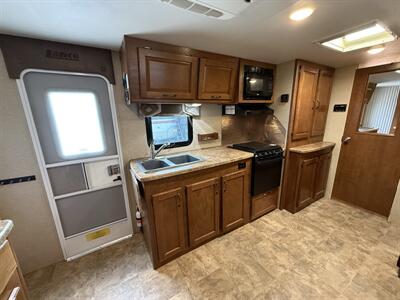 2016 Lance Lance 2295 - Photo 16 - Rillito, AZ 85654