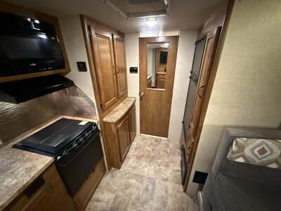2016 Lance Lance 2295 - Photo 29 - Rillito, AZ 85654