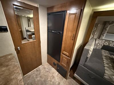 2016 Lance Lance 2295 - Photo 30 - Rillito, AZ 85654