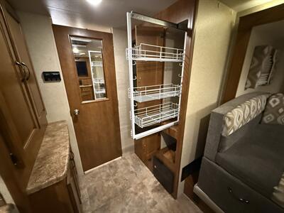 2016 Lance Lance 2295 - Photo 31 - Rillito, AZ 85654