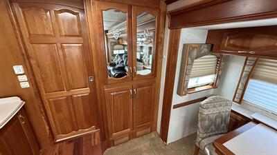2005 Newmar MOUNTAIN AIRE 4031   - Photo 32 - Marana, AZ 85653