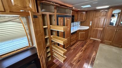 2005 Newmar MOUNTAIN AIRE 4031   - Photo 47 - Marana, AZ 85653