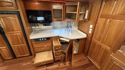 2005 Newmar MOUNTAIN AIRE 4031   - Photo 42 - Marana, AZ 85653