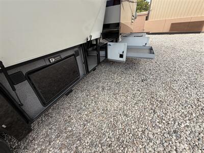 2005 Newmar MOUNTAIN AIRE 4031   - Photo 8 - Marana, AZ 85653