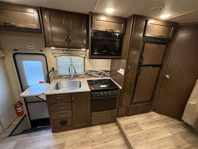 2018 Thor Four Winds 24F - Photo 34 - Rillito, AZ 85654