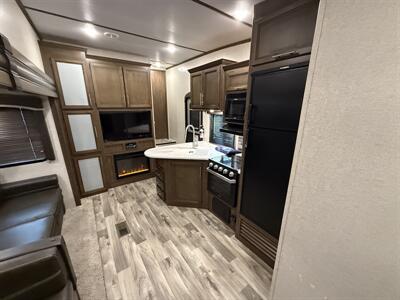 2021 Keystone Cougar 32BHS   - Photo 25 - Marana, AZ 85653