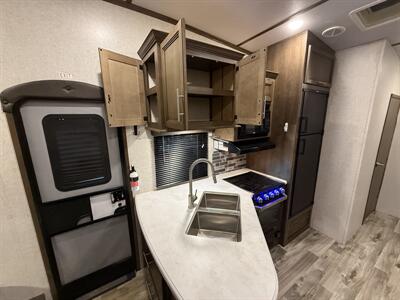 2021 Keystone Cougar 32BHS   - Photo 37 - Marana, AZ 85653