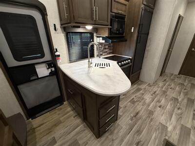 2021 Keystone Cougar 32BHS   - Photo 35 - Marana, AZ 85653