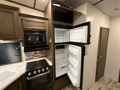 2021 Keystone Cougar 32BHS   - Photo 38 - Marana, AZ 85653