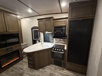 2021 Keystone Cougar 32BHS   - Photo 32 - Marana, AZ 85653