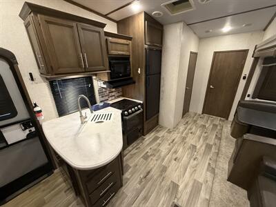 2021 Keystone Cougar 32BHS   - Photo 24 - Marana, AZ 85653