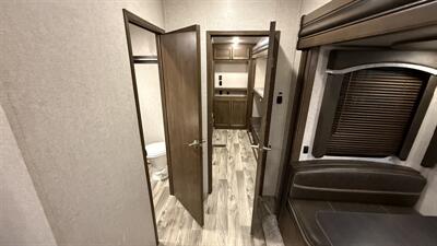 2021 Keystone Cougar 32BHS   - Photo 42 - Marana, AZ 85653