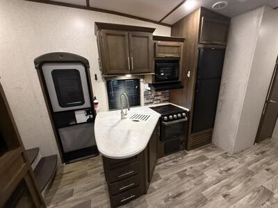 2021 Keystone Cougar 32BHS   - Photo 33 - Marana, AZ 85653