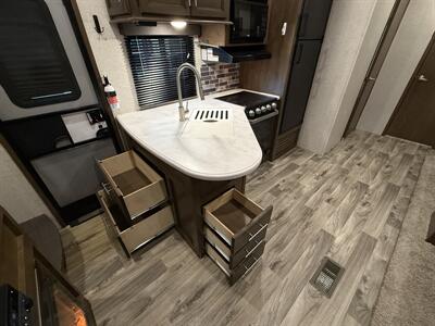 2021 Keystone Cougar 32BHS   - Photo 34 - Marana, AZ 85653