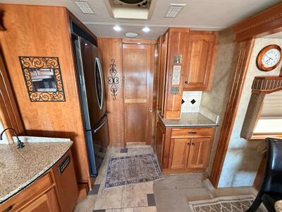 2007 Country Coach Allure 430 Hood River - Photo 12 - Rillito, AZ 85654