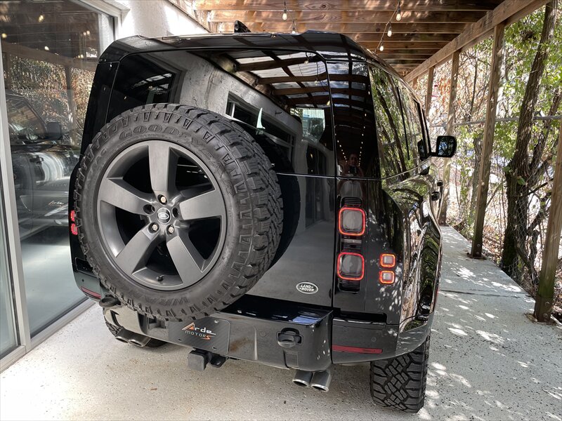 2023 Land Rover Defender 110 V8   - Photo 3 - Nashville, TN 37203