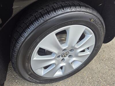 2009 Volkswagen Beetle Base PZEV   - Photo 7 - Roseville, CA 95678