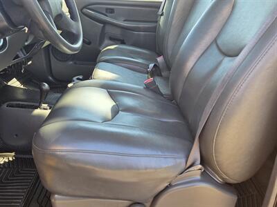 2004 GMC Sierra 2500HD Work Truck 4X4 - Photo 12 - Roseville, CA 95678