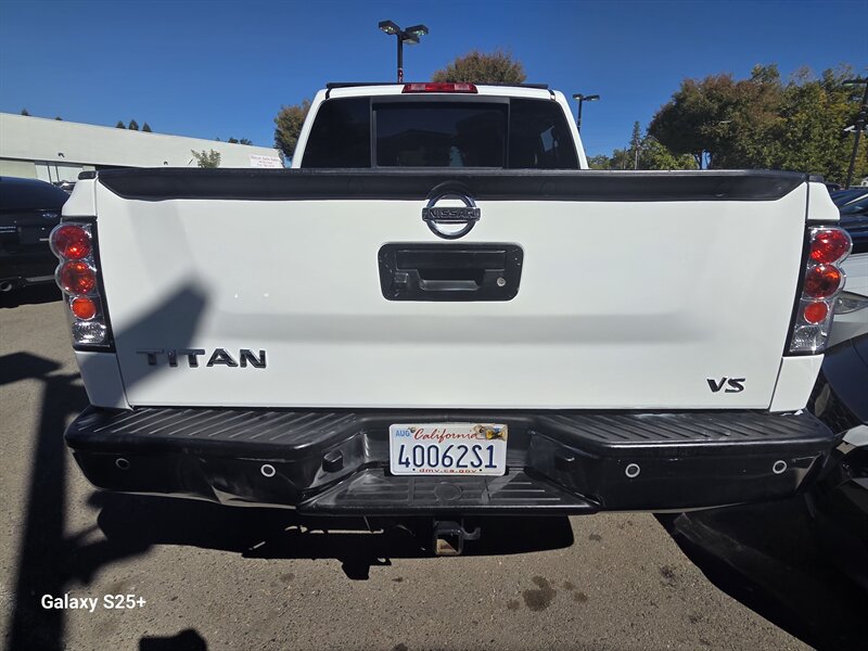 2014 Nissan Titan SV photo 4