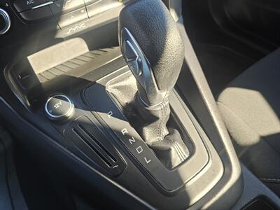 2017 Ford Focus SE   - Photo 19 - Roseville, CA 95678