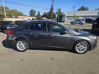 2017 Ford Focus SE   - Photo 6 - Roseville, CA 95678