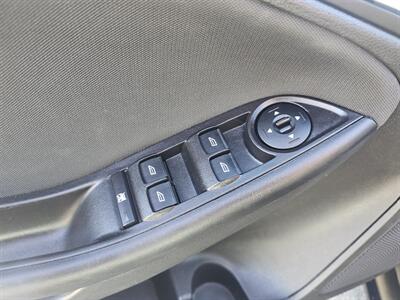 2017 Ford Focus SE   - Photo 13 - Roseville, CA 95678