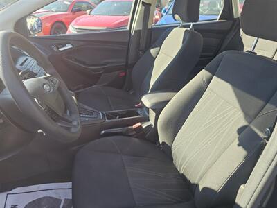 2017 Ford Focus SE   - Photo 10 - Roseville, CA 95678