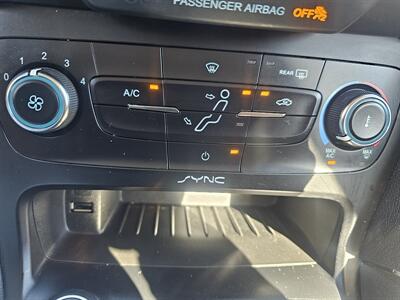 2017 Ford Focus SE   - Photo 15 - Roseville, CA 95678