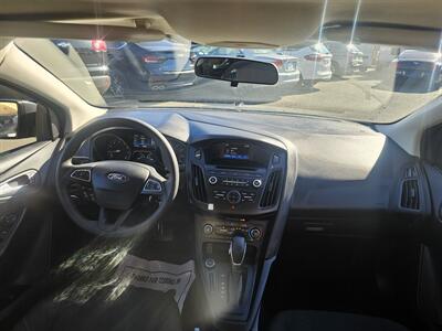 2017 Ford Focus SE   - Photo 12 - Roseville, CA 95678