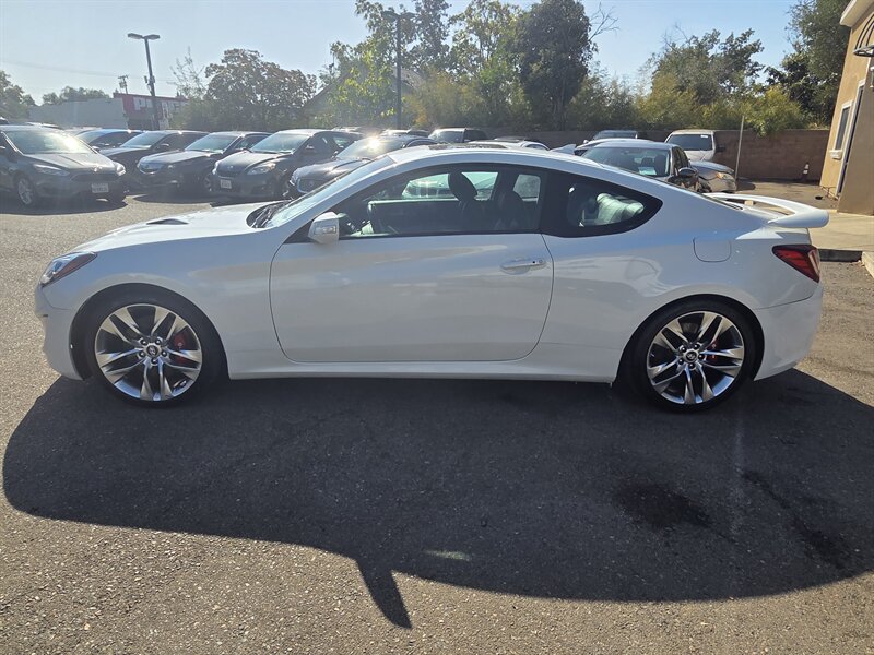 2013 Hyundai Genesis Coupe 3.8 Track photo 2