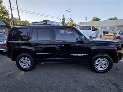 2015 Jeep Patriot Sport 4x4 - Box Body shape - 120k miles only   - Photo 5 - Roseville, CA 95678