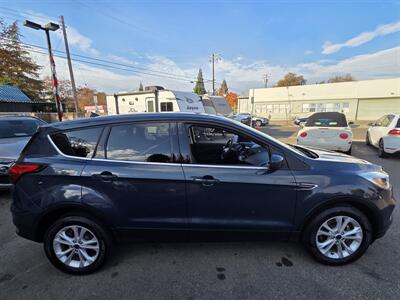 2019 Ford Escape SE - only 63k Miles only !   - Photo 5 - Roseville, CA 95678
