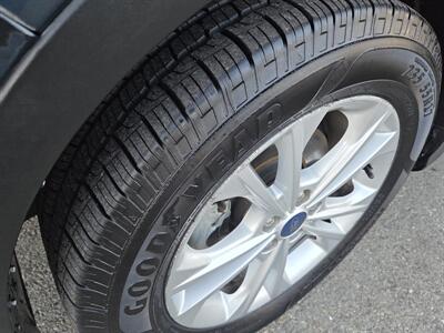 2019 Ford Escape SE - only 63k Miles only !   - Photo 8 - Roseville, CA 95678