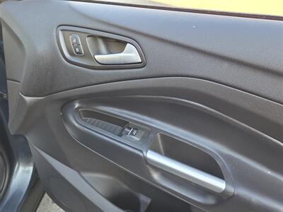 2019 Ford Escape SE - only 63k Miles only !   - Photo 19 - Roseville, CA 95678