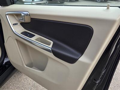 2012 Volvo XC60 R-Design AWD - TOP OF THE LINE   - Photo 18 - Roseville, CA 95678