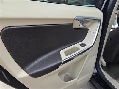 2012 Volvo XC60 R-Design AWD - TOP OF THE LINE   - Photo 15 - Roseville, CA 95678