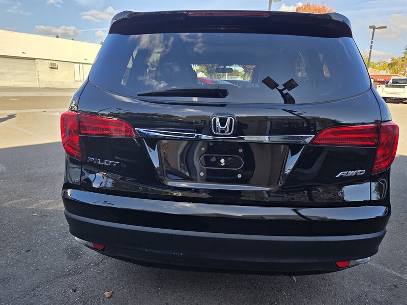 2017 Honda Pilot EX-L photo 3