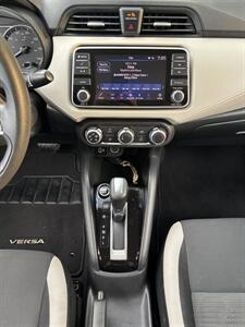 2021 Nissan Versa SV   - Photo 11 - Portland, OR 97003