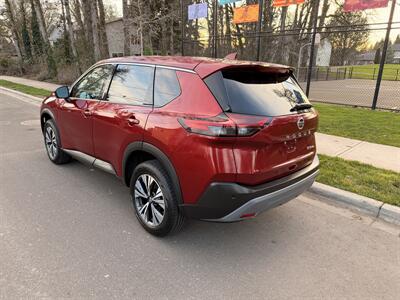 2021 Nissan Rogue SV   - Photo 4 - Portland, OR 97003