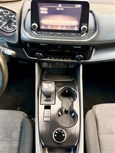 2021 Nissan Rogue SV   - Photo 11 - Portland, OR 97003