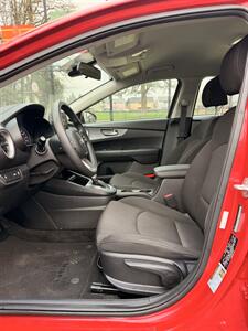 2021 Kia Forte FE   - Photo 8 - Portland, OR 97003