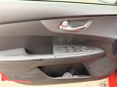 2021 Kia Forte FE   - Photo 7 - Portland, OR 97003