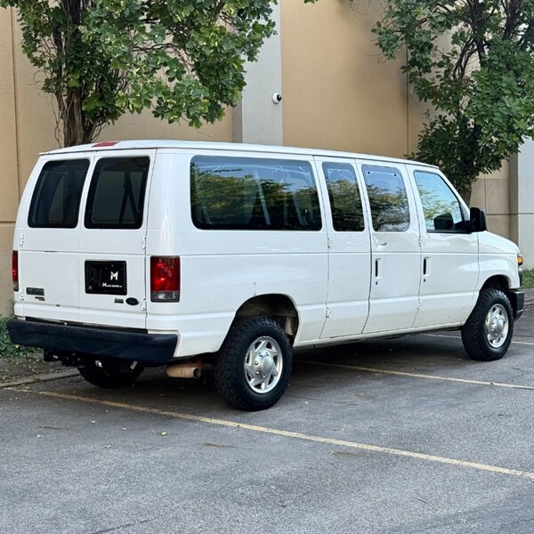 2010 Ford E-350 XL photo 3