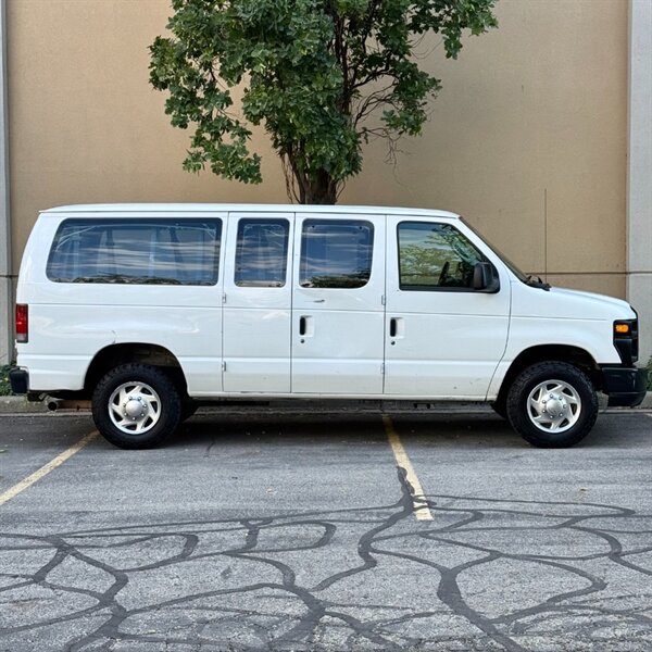 2010 Ford E-350 XL photo 2