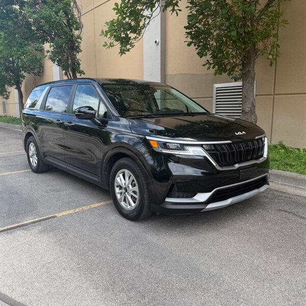 2022 Kia Carnival LXS   - Photo 1 - Salt Lake City, UT 84115