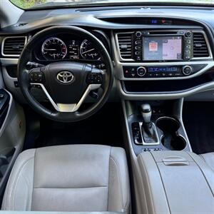 2015 Toyota Highlander Limited Platinum   - Photo 2 - Salt Lake City, UT 84115