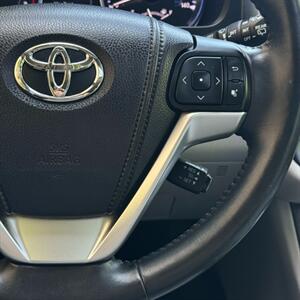 2015 Toyota Highlander Limited Platinum   - Photo 19 - Salt Lake City, UT 84115