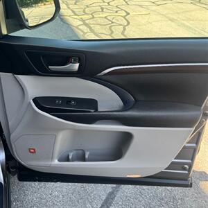2015 Toyota Highlander Limited Platinum   - Photo 29 - Salt Lake City, UT 84115