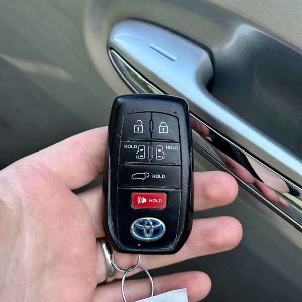 2024 Toyota Sienna Limited 7-Passenger - Photo 3 - Salt Lake City, UT 84115