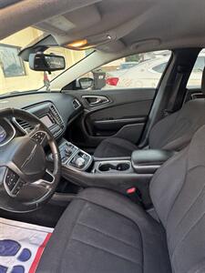 2015 Chrysler 200 Limited   - Photo 6 - Wilmington, DE 19808
